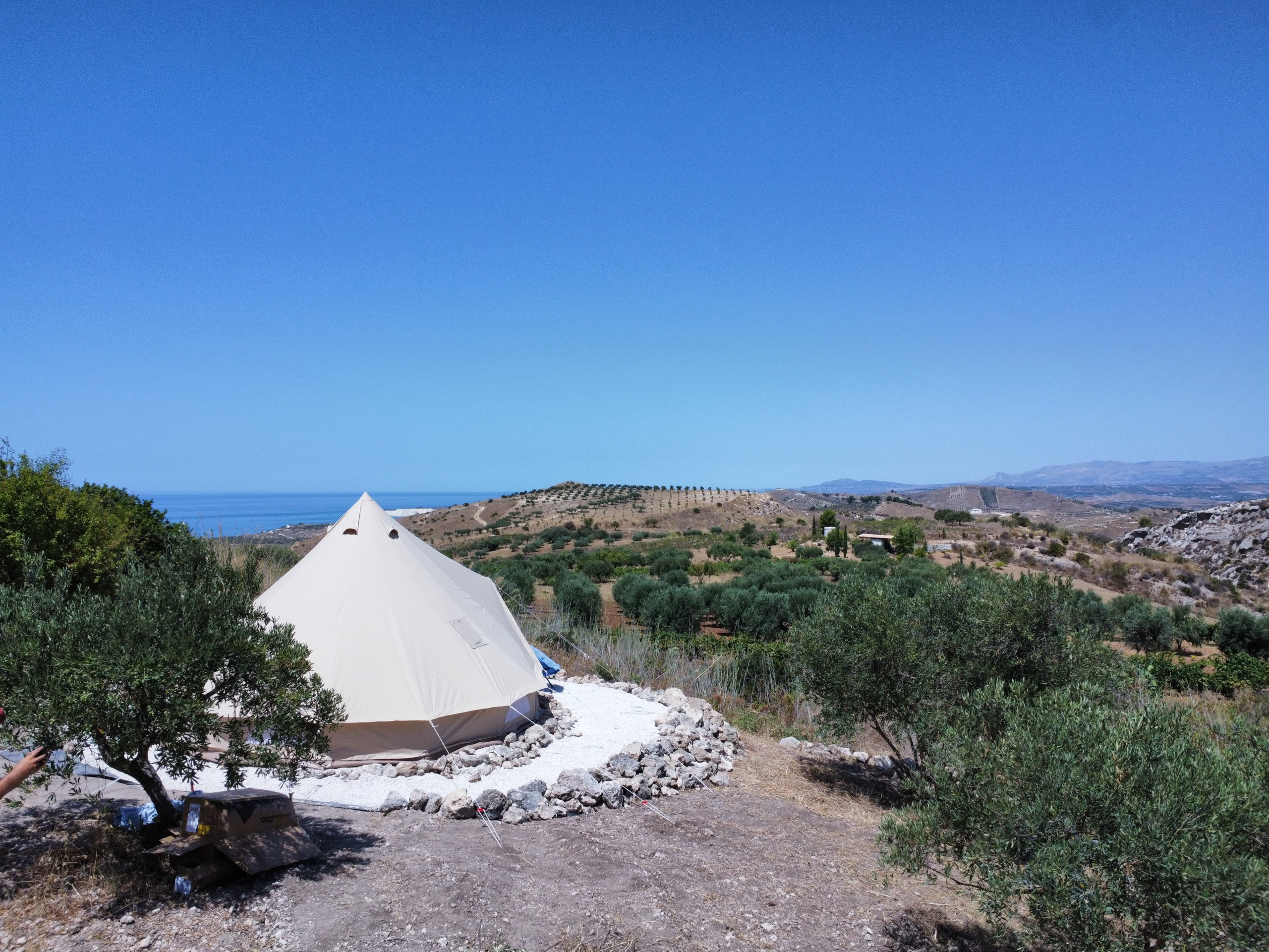 🌿 Building a Solid Base for a Bell Tent on Sloped Land: A Guide for Glamping Projects in Sicily